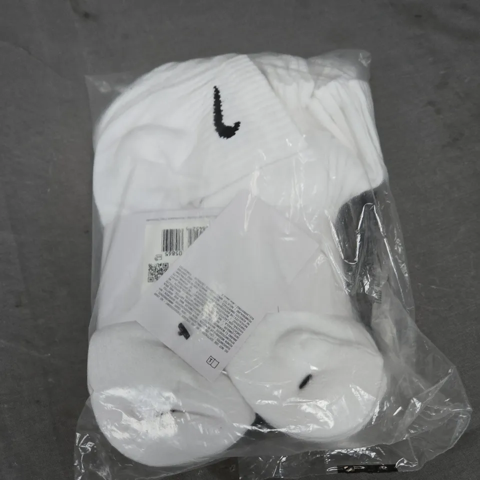 NIKE CREW SOCKS IN WHITE - X6