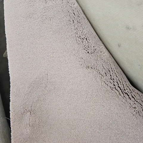 ROLL OF QUALITY LUXURIA VELVET TUTU CARPET APPROXIMATELY 4M × 4.25M