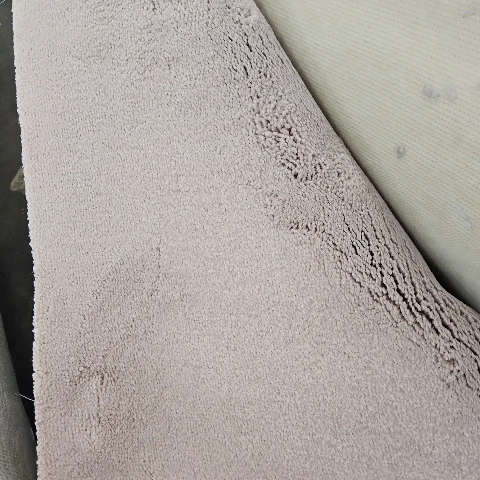 ROLL OF QUALITY LUXURIA VELVET TUTU CARPET APPROXIMATELY 4M × 4.25M