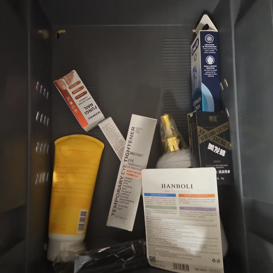 APPROXIMATEY 20 ASSORTED HEALTH AND BEAUTY PRODUCTS TO INCLUDE - OH MY LASH ADHESIVE - THE ORDINARY AZELAIC ACID - DERMATICA SQUALENE CREAM CLEANSER - ETC