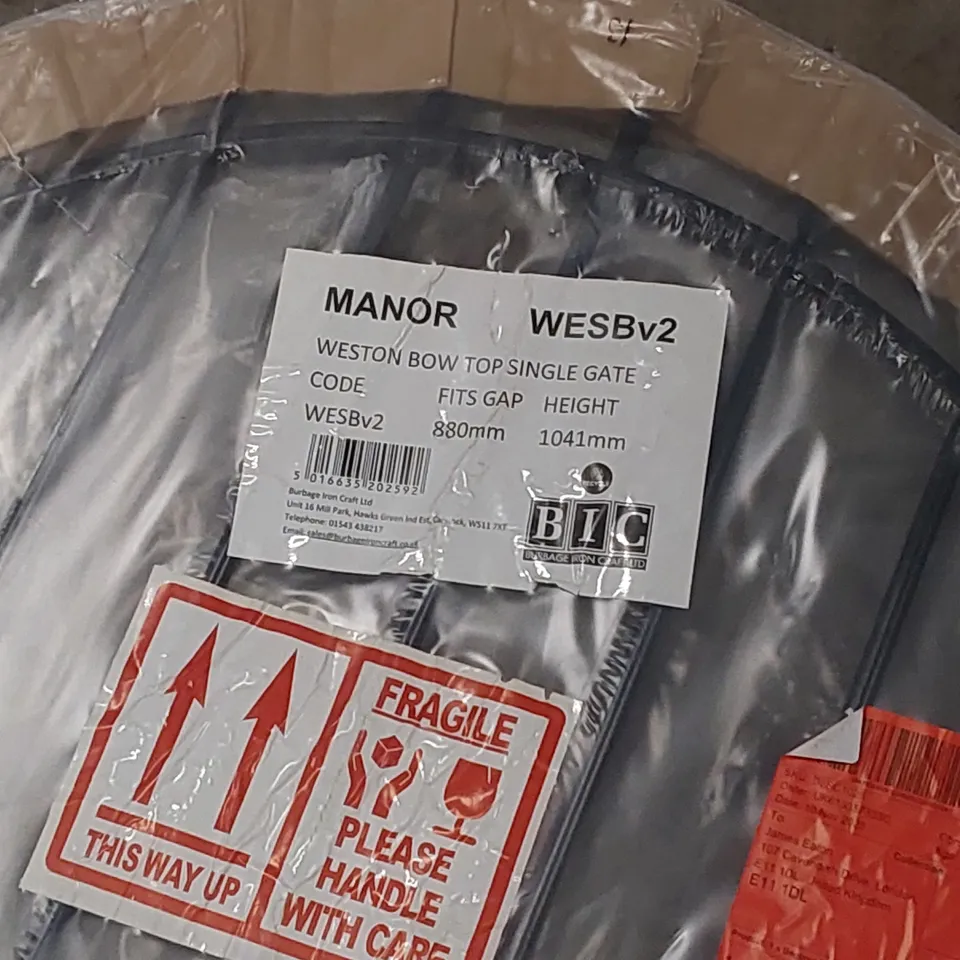 BAGGED BEGONIA BALL TOP LOW BOW METAL GARDEN GATE 104 CM HIGH