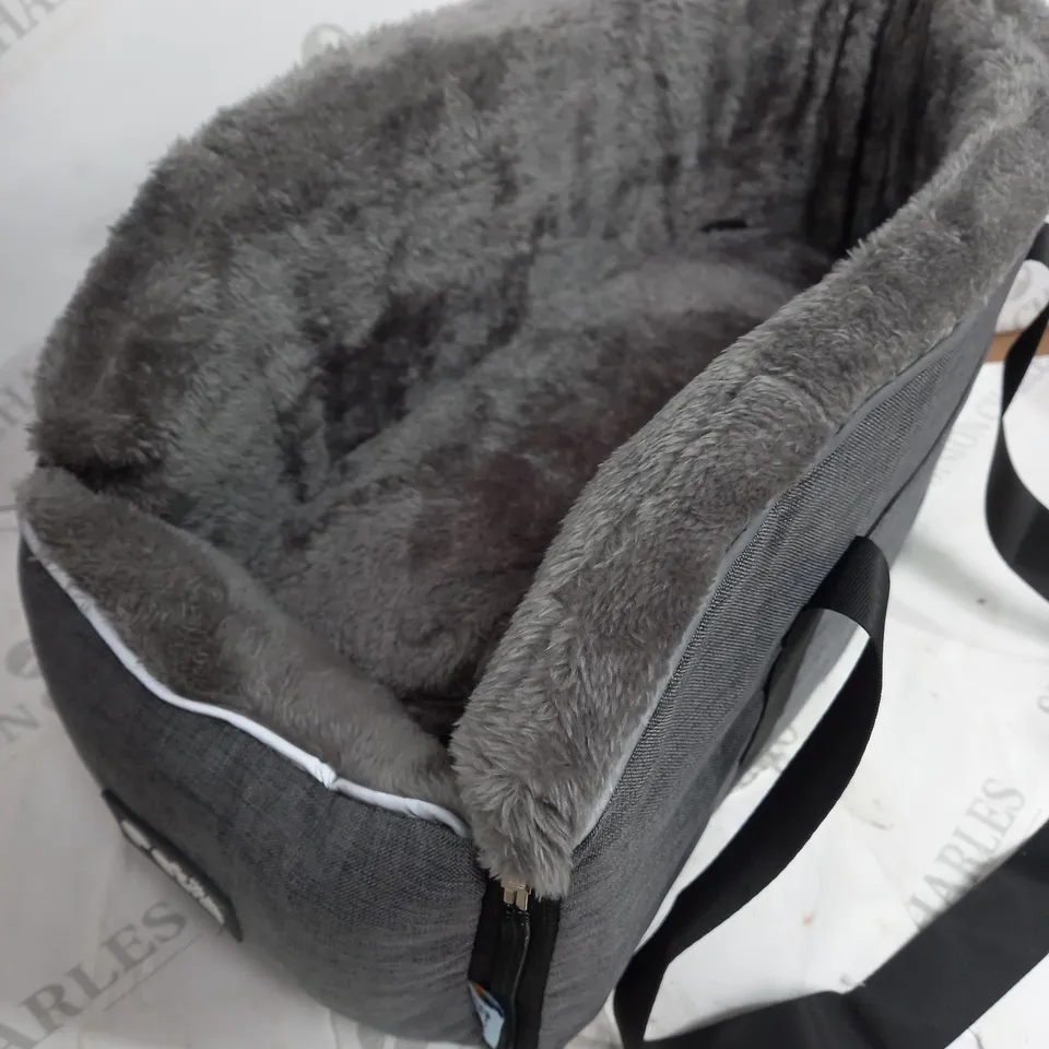 PET FANG FANG PET CARRIER 