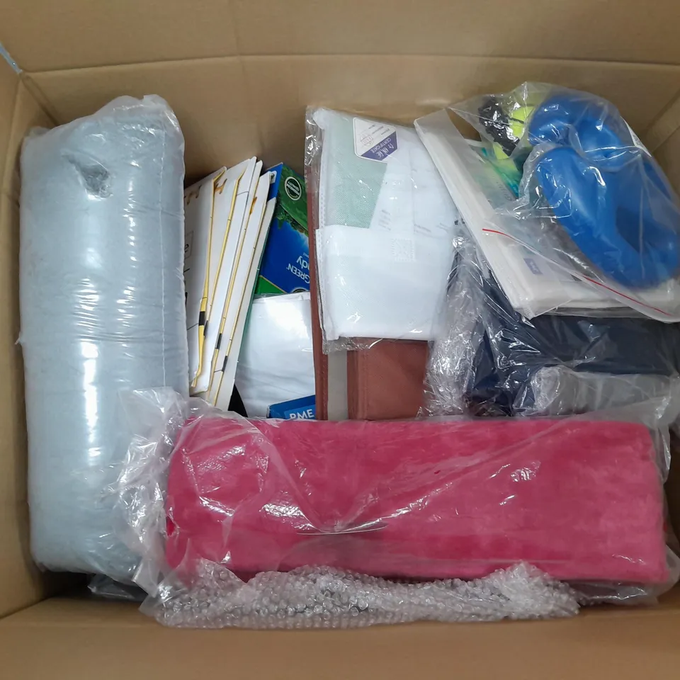 APPROXIMATELY 15 ASSORTED HOUSEHOLD ITEMS TO INCLUDE PORTLAND COURSE PLOTTER KIT, WAVES CUTLERY SET, FRYING PAN, ETC