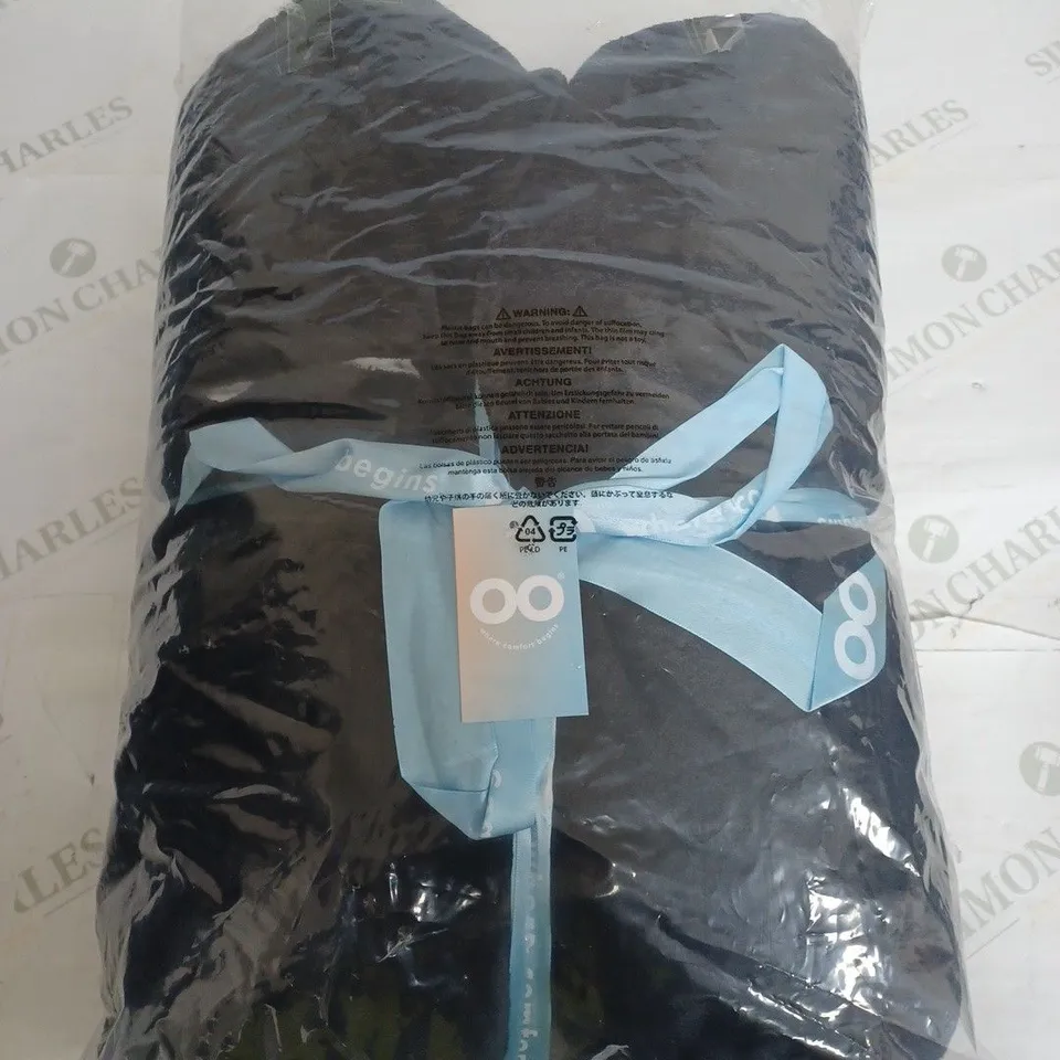 SEALED OODIE HOODED OVERSIZED BLANKET IN BLACK