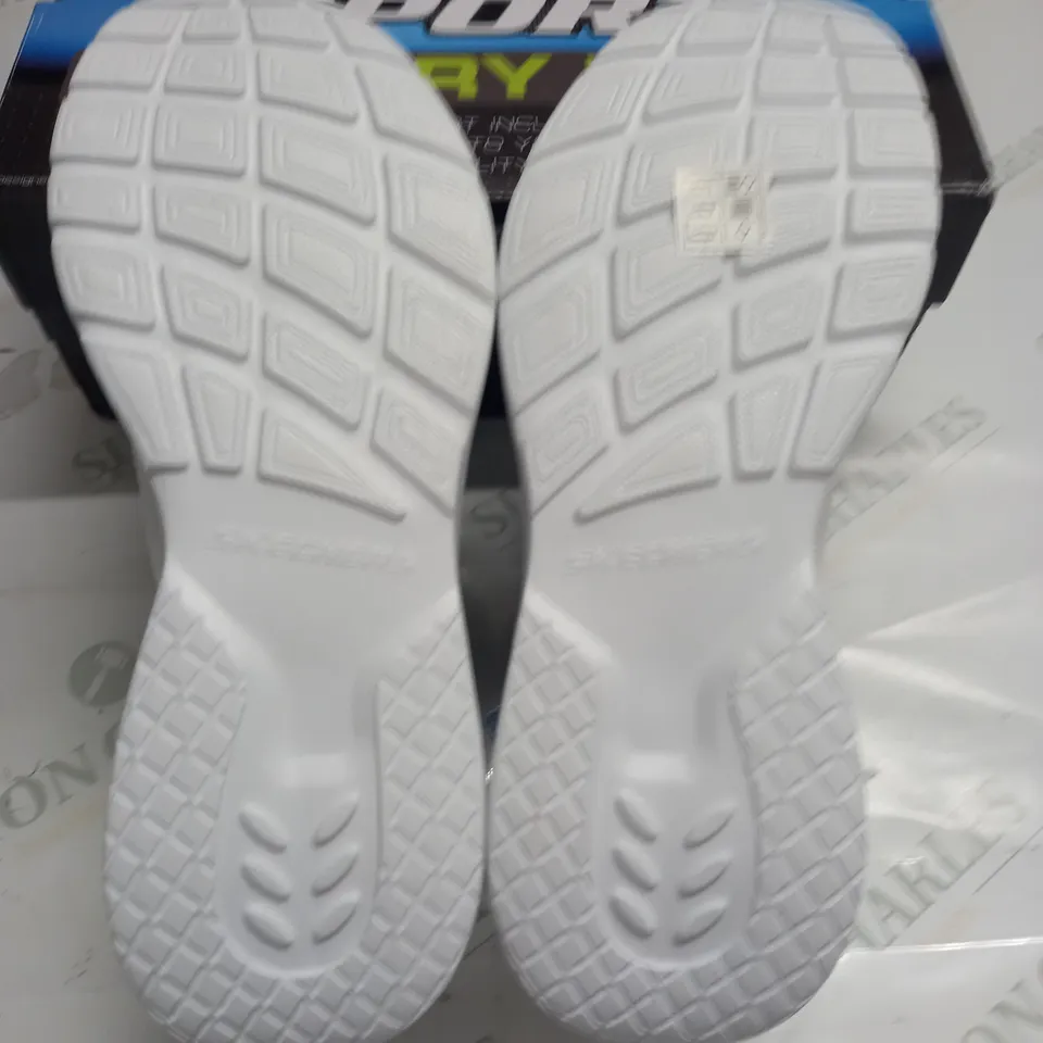 BOXED PAIR OF SKECHERS MEMORY FOAM WHITE TRAINERS - 9