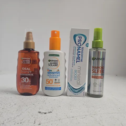 APPROXIMATELY 15 ASSORTED COSMETIC ITEMS INCLUDING VARIOUS MAKES AND BRANDS - COLLECTION ONLY