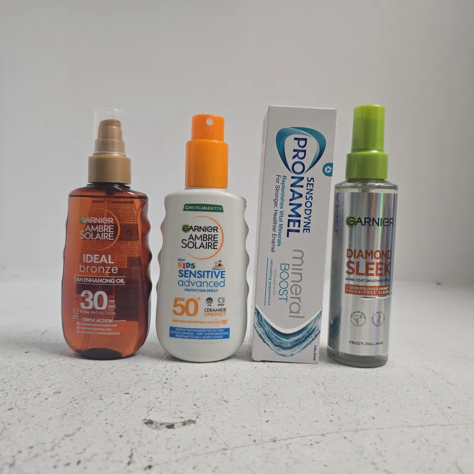 APPROXIMATELY 15 ASSORTED COSMETIC ITEMS INCLUDING VARIOUS MAKES AND BRANDS - COLLECTION ONLY