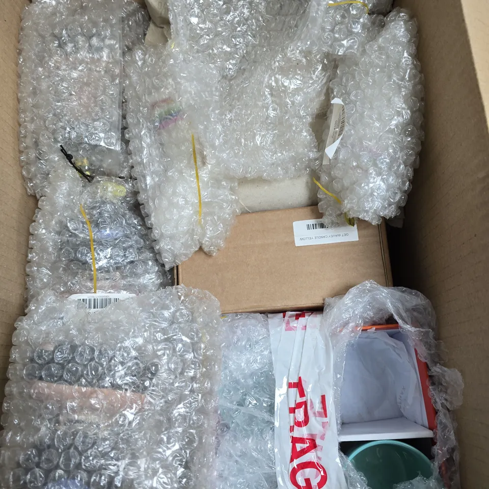 APPROXIMATELY 15 ASSORTED HOUSEHOLD PRODUCTS TO INCLUDE CANDLE, CUPS, TREE ORNAMENTS ETC 