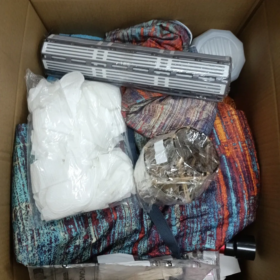 BOX OF APPROXIMATELY 15 ASSORTED HOUSEHOLD ITEMS 