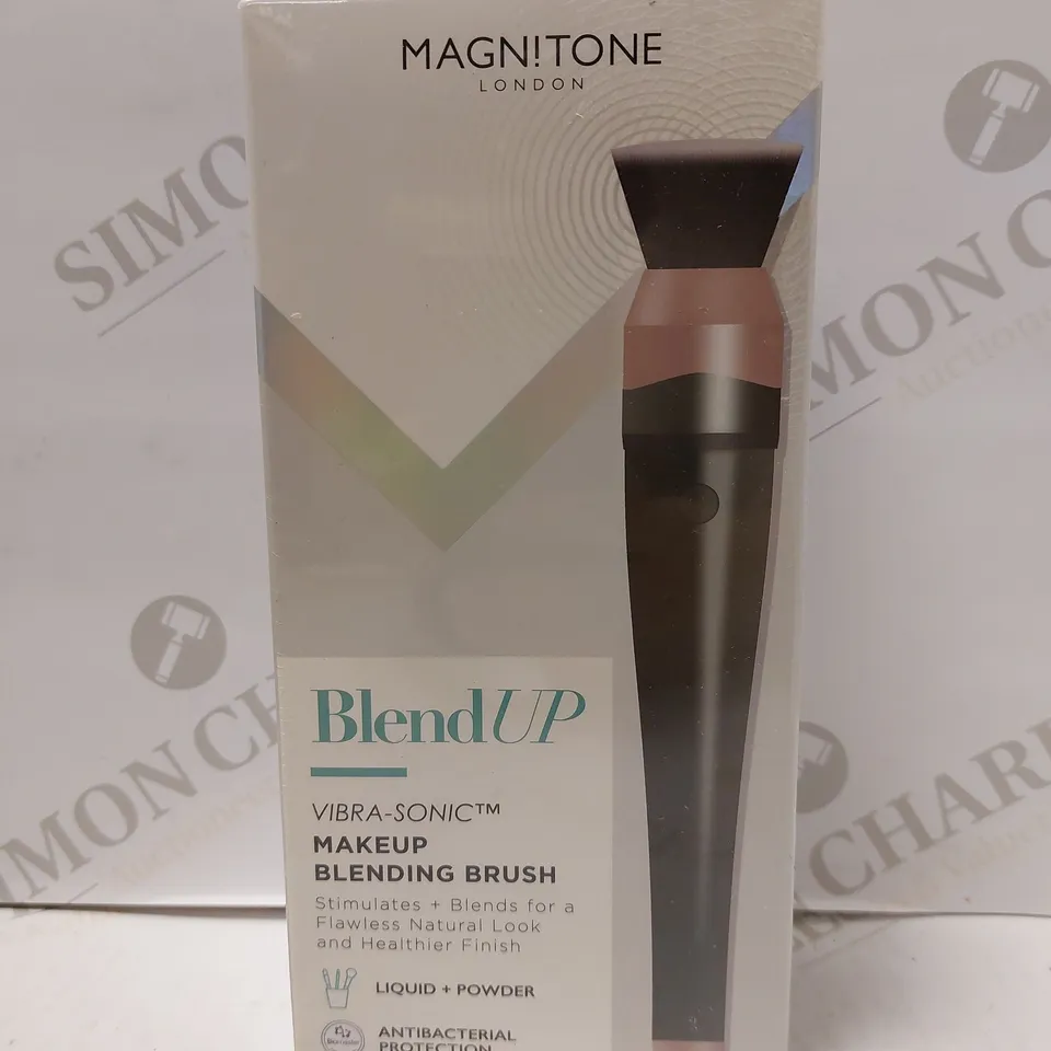MAGNITONE BLENDUP VIBRA-SONIC MAKEUP BLENDING BRUSH 