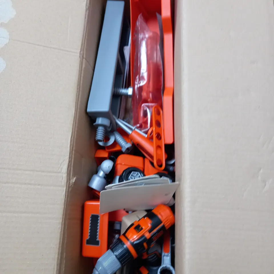 BLACK & DECKER KIDS ULTIMATE WORKBENCH RRP £99.99