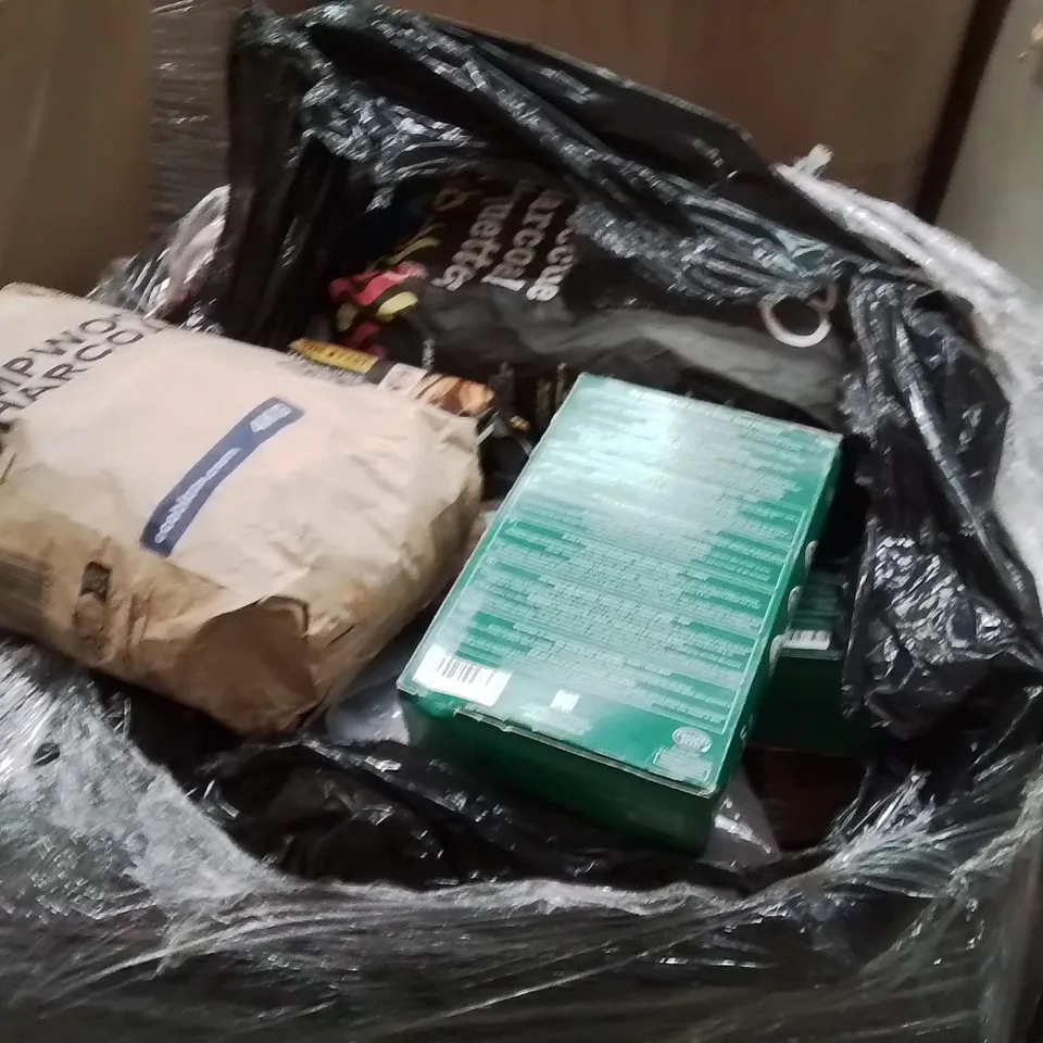 PALLET CONTAINING A LARGE QUANTITY OF ASSORTED GARDEN PRODUCTS TO INCLUDE;INDTANF FIRE LIGHTING LOG,COCONUT COIR PEAT BRICKS,SPEED SEED
