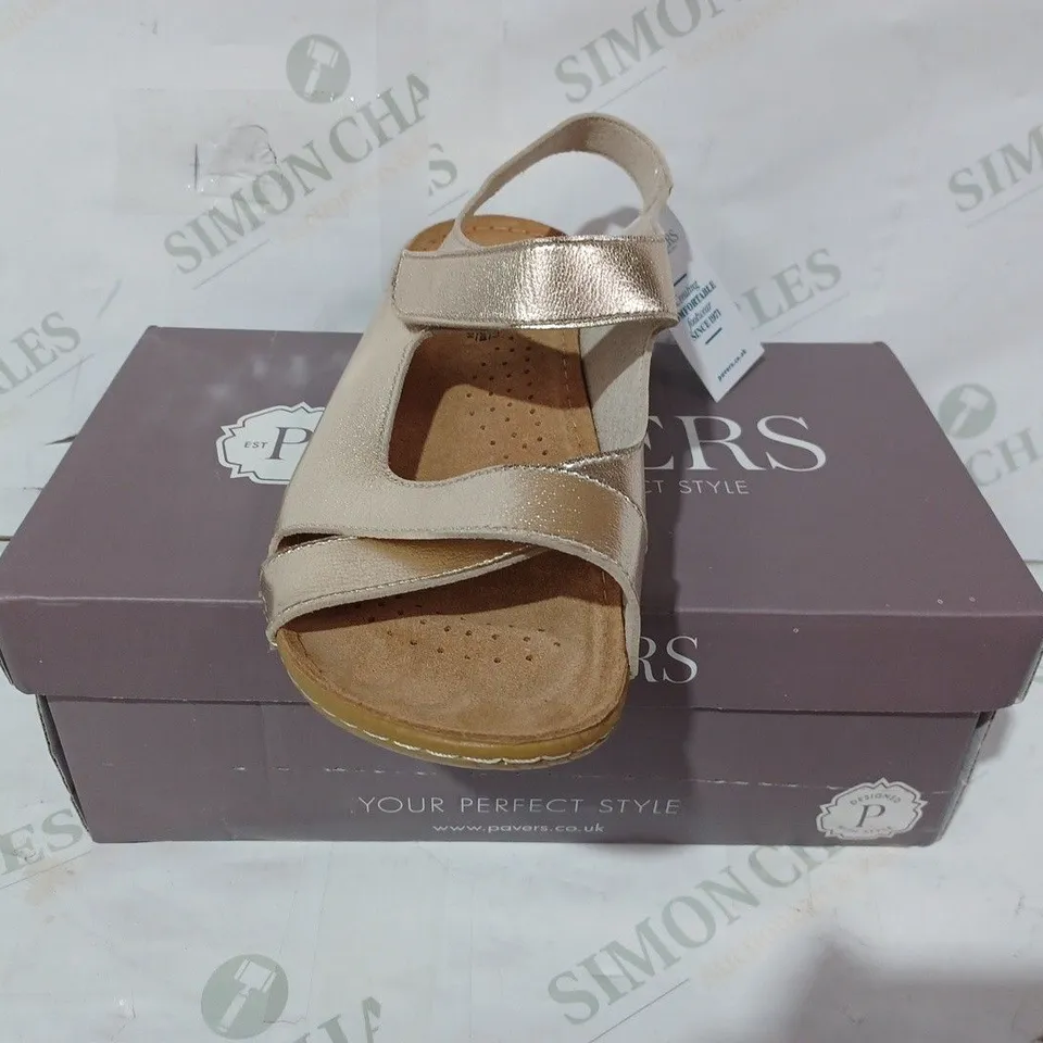 BOXED PAIR OF PAVERS OPEN TOE LOW WEDGE SANDALS IN METALLIC GOLD COLOUR EU SIZE 41