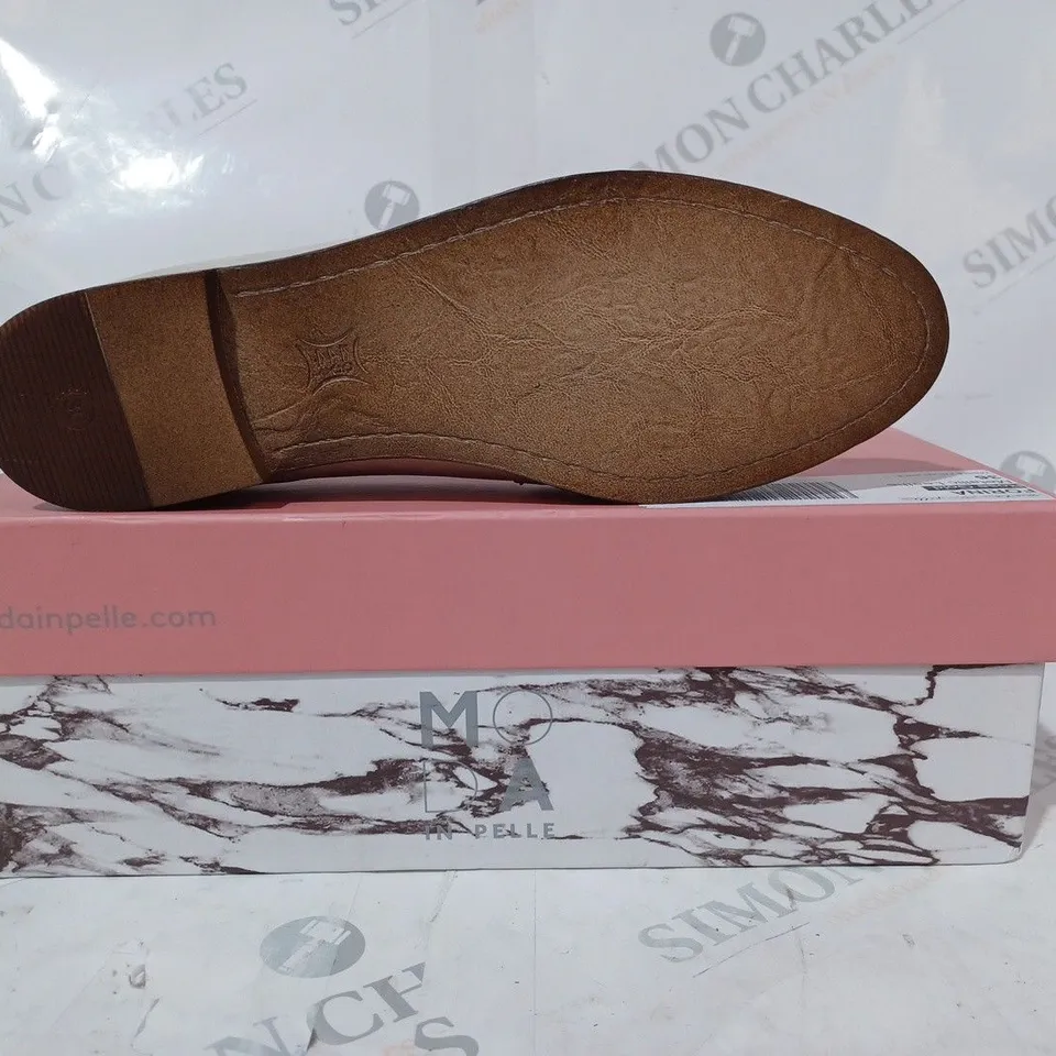 BOXED PAIR OF MODA IN PELLE FORINA LOAFERS IN ROSE GOLD SIZE 3