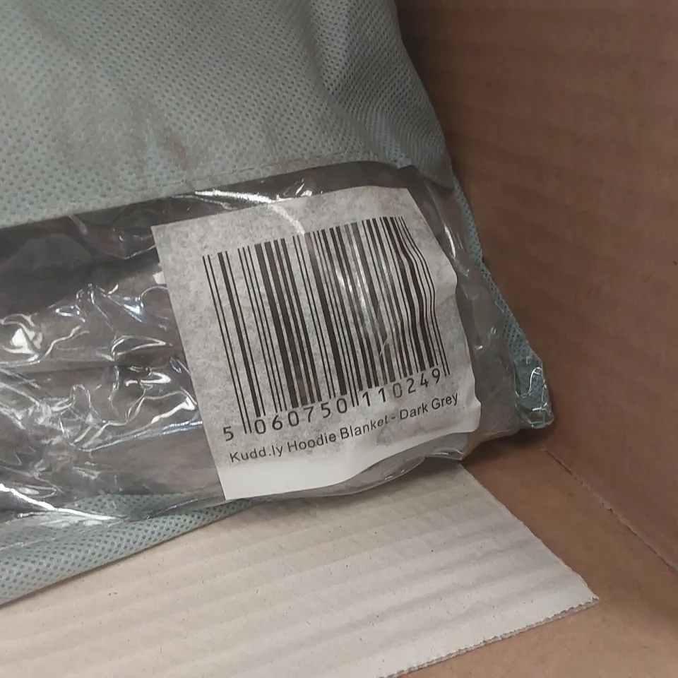PALLET CONTAINING A VERY LARGE QUANTITY OF KUDD.LY HOODIE BLANKETS