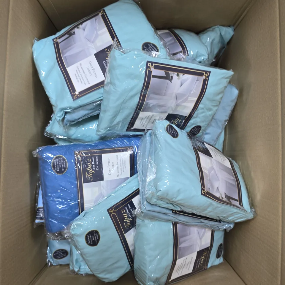 APPROXIMATELY 30 TOPAZ DEEP FITTED BED SHEETS IN VARIOUS COLOURS - SINGLE 
