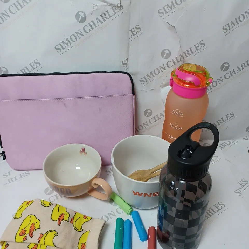 APPROXIMATELY 6 COTTON ON ITEMS INCLUDING LARGE WATER BOTTLES, PINK LAPTOP SLEEVE, LARGE FOOD BOWL