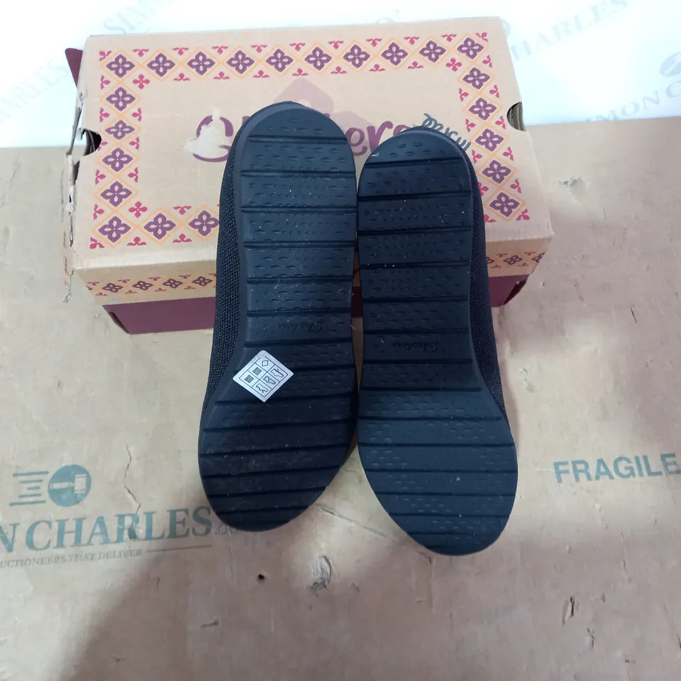 BOXED PAIR OF SKECHERS - SIZE 6.5