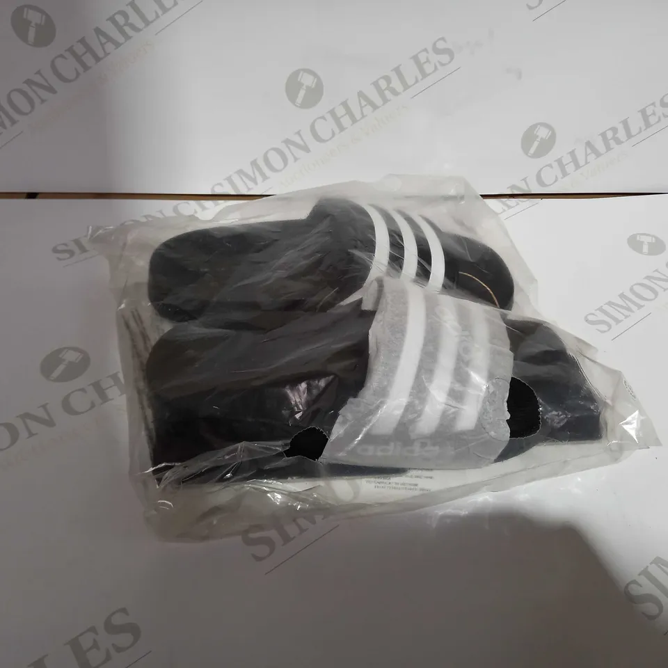 BAGGED ADIDAS ADILETTE SHOWER K BLACK SLIDES - SIZE 13K