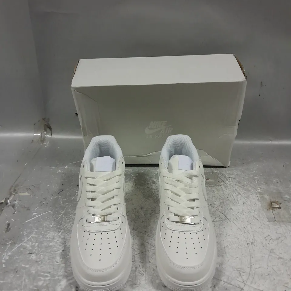 BOXED PAIR OF NIKE AIR FORCE 1 PURE WHITE UK 6 