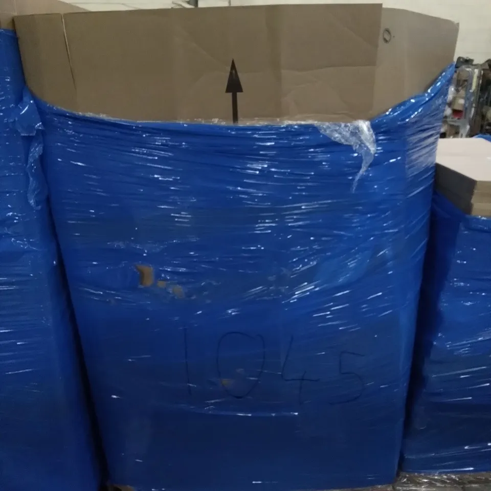 PALLET OF ASSORTED ITEMS INCLUDING PRIVACY SCREEN PROTECTOR, BLUE ROPE SWING, M-DESIGN WIRE BASKETS, PICNICK DECKLE, M-DESIGN CLEAR BINS