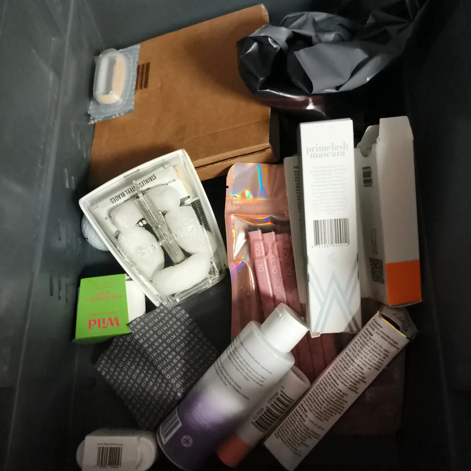 APPROXIMATEY 20 ASSORTED HEALTH AND BEAUTY PRODUCTS TO INCLUDE - DERMATICA AZELAIC ACID 12% CREAM - OLAPLEX PRO SCALP TREATMENT - AVEENO BODY LOTION - ETC