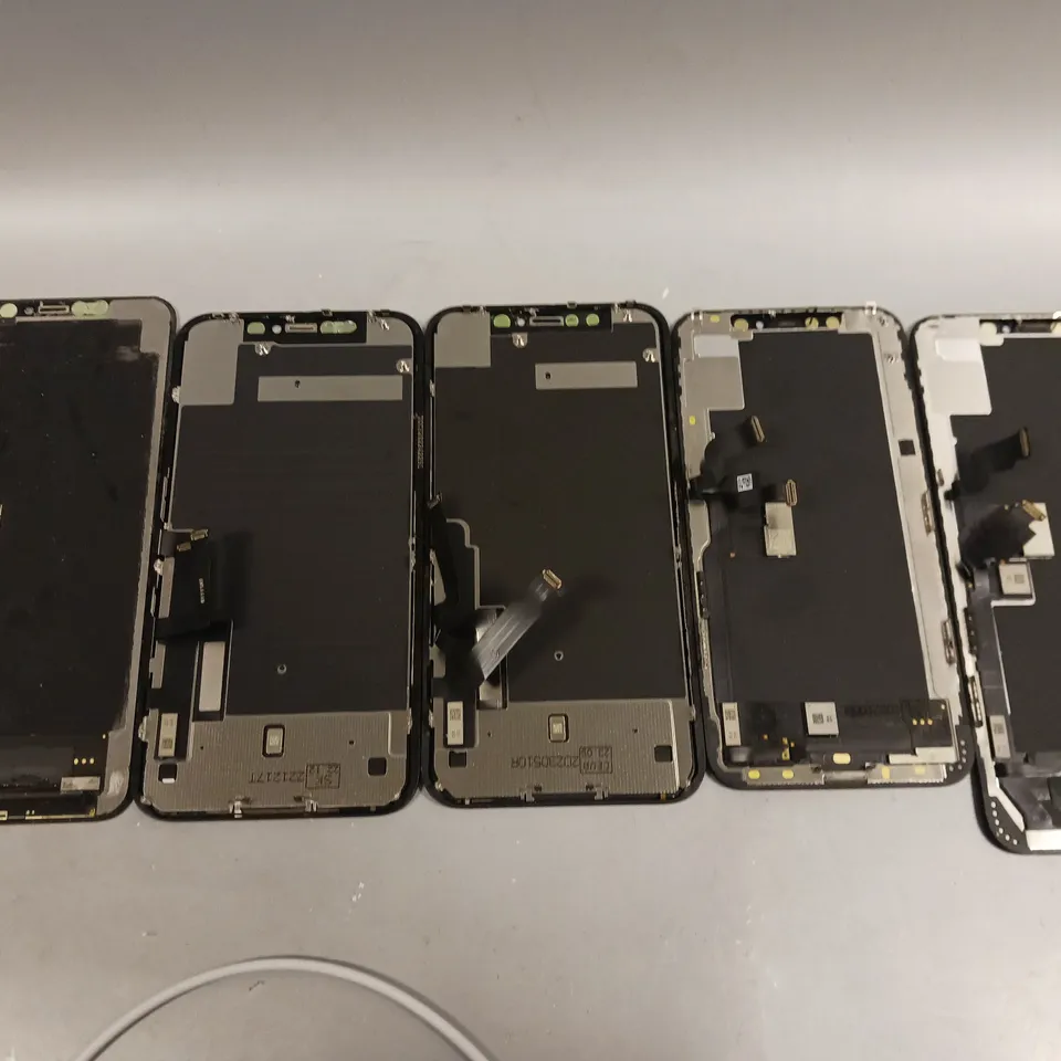 APPROXIMATELY 40 REPLACEMENT SCREENS FOR ASSORTED SMARTPHONE MODELS 