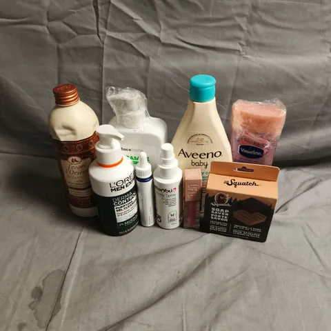APPROXIMATEY 20 ASSORTED HEALTH AND BEAUTY PRODUCTS TO INCLUDE - AVEENO BABY WASH - VASELINE VITAMIN B3 BODY OIL - FACEFACTS HYDRATING GEL CLEANSER - ETC