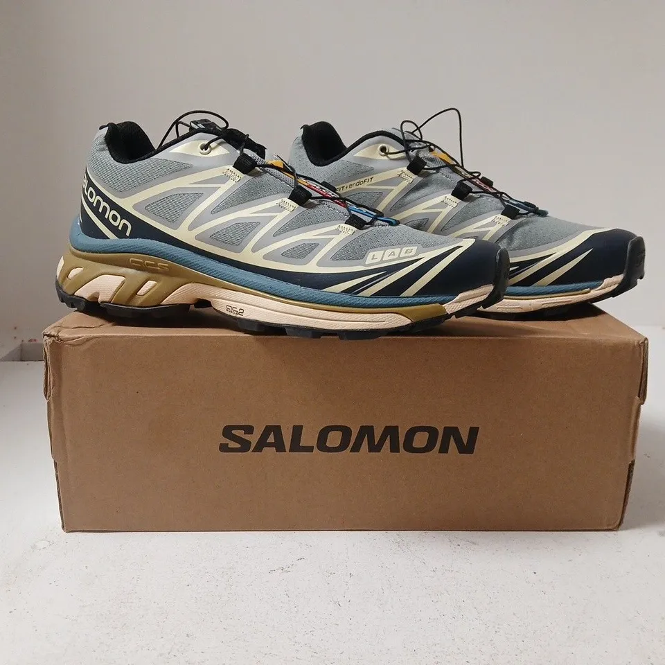 BOXED PAIR OF SALOMON XT-6 TRAINERS IN QUARRY/BLEACHED SAND/CUMIN SIZE UK 6
