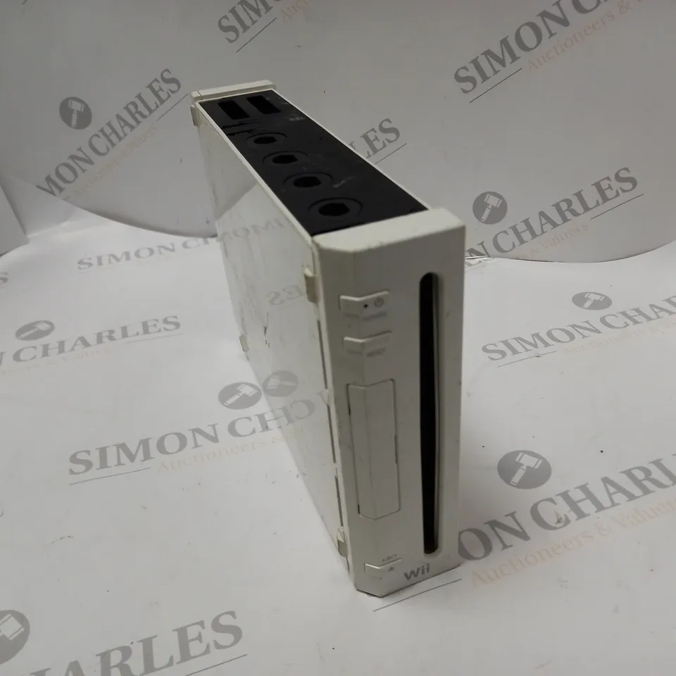 NINTENDO WII GAMES CONSOLE IN WHITE