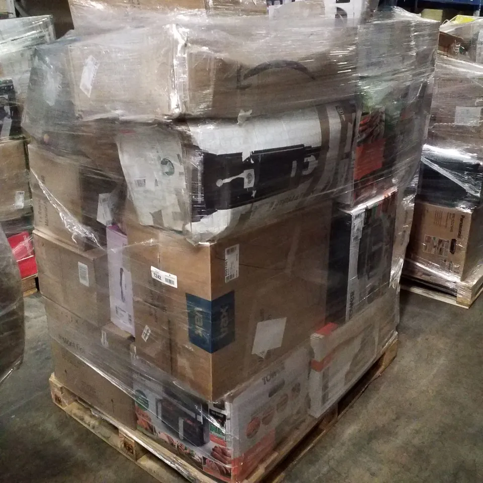 PALLET OF APPROXIMATELY 36 UNPROCESSED RAW RETURN HOUSEHOLD AND ELECTRICAL GOODS TO INCLUDE;