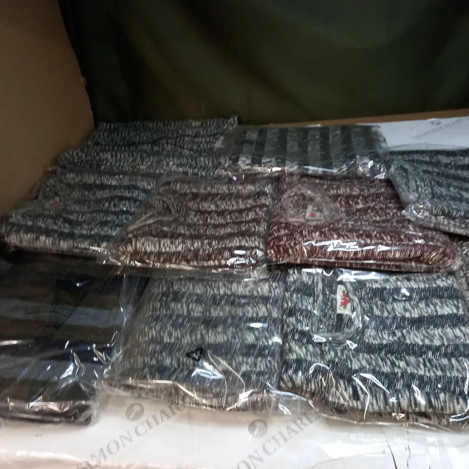 LOT OF APPROX 10 ASSORTED CLOTHING ITEMS IN VARIOUS SIZES