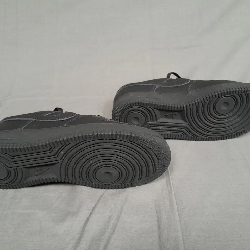 UNBOXED PAIR OF NIKE AIR FORCE 1 IN BLACK SIZE UK 5.5