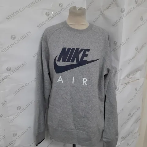 NIKE PRINTED CREW NECK PULLOVER IN GREY MARL SIZE M