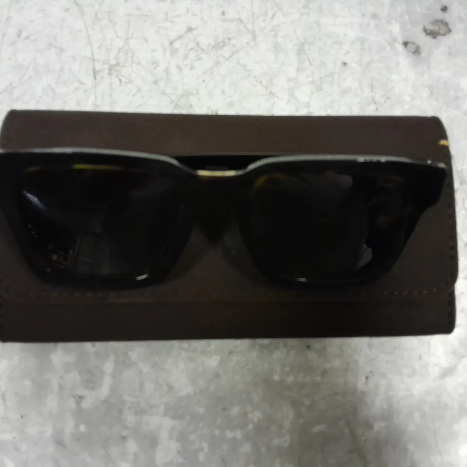PRAGNELL SUN GLASSES IN BROWN 