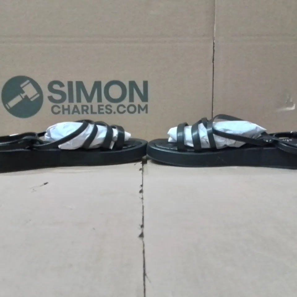 BOXED BRAND NEW APPROXIMATELY 6 SIMPLY BE PHEOBE WIDE SHOES BLACK SIZE 8