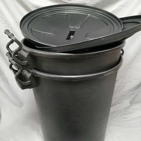 2 X PLASTIC RUBBISH CONTAINERS WITH LIDS 