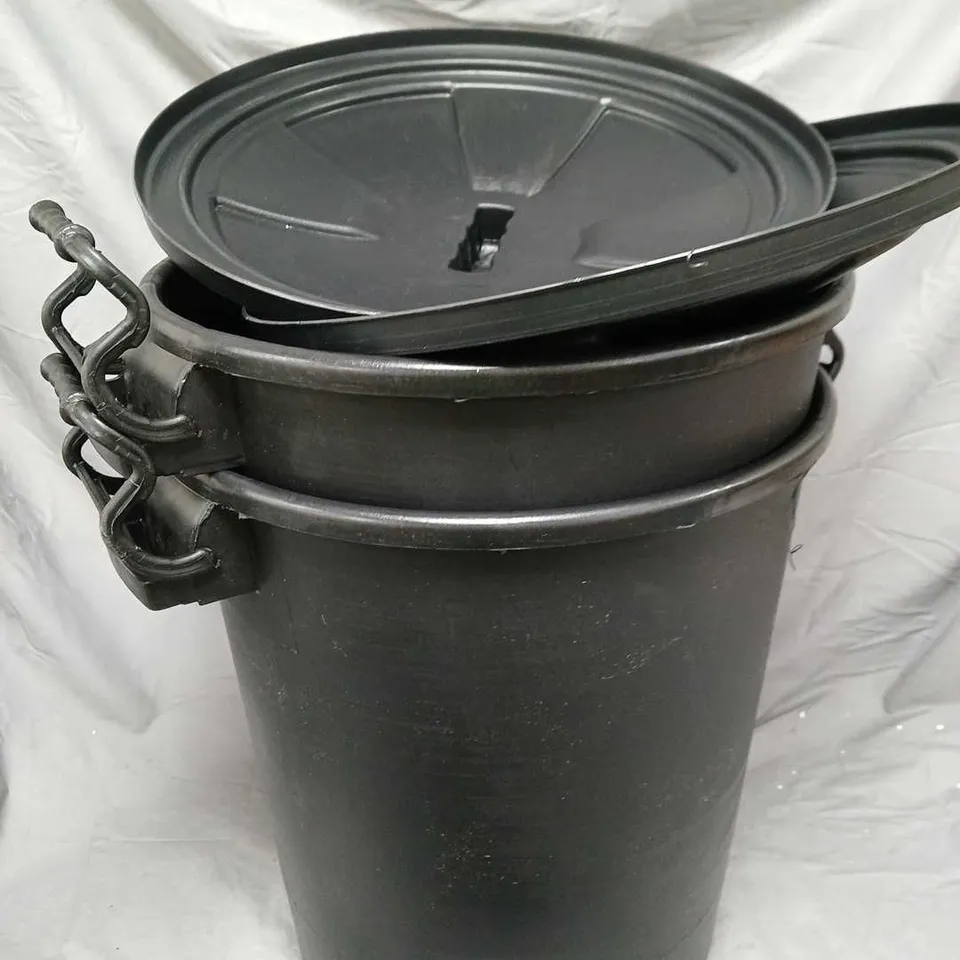 2 X PLASTIC RUBBISH CONTAINERS WITH LIDS 