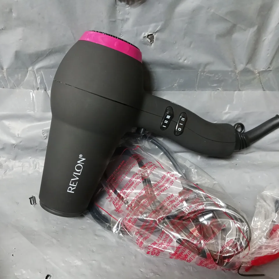 BOXED REVLON FAST AND LIGHT HAIR DRYER IN BLACK