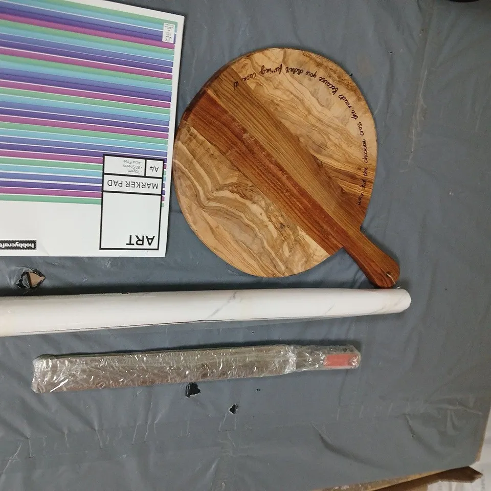 JOB LOT ASSORTED BOX APPROXIMATLEY 15 ITEMS INCLUDES SKETCH BOOK, WOODEN CHOPPING BOARD, A4 BOOKS ECT