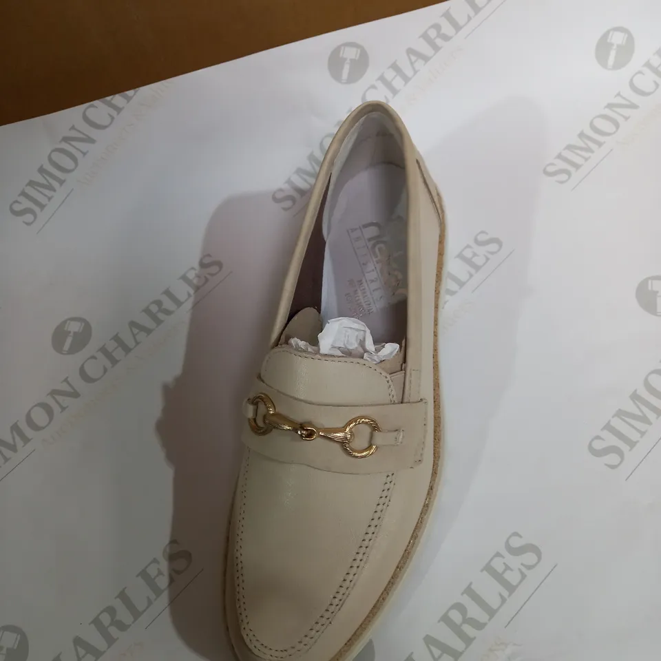 RIEKER BEIGE LOAFERS SIZE 6