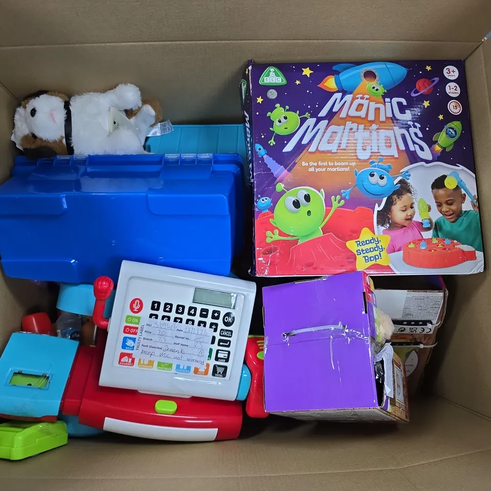 APPROXIMATELY 8 ASSORTED TOYS & GAMES PRODUCTS TO INCLUDE MANIC MARTIANS TEENY WEENY BUNNY, BUSY ME KIDS TOOL SET, ETC - COLLECTION ONLY