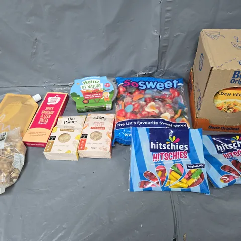 APPROXIMATELY 10 ASSORTED FOOD ITEMS TO INCLUDE UNCLE BENS GOLDEN VEG, PORRIDGE PACKETS, AND WALNUT PIECES ETC. 