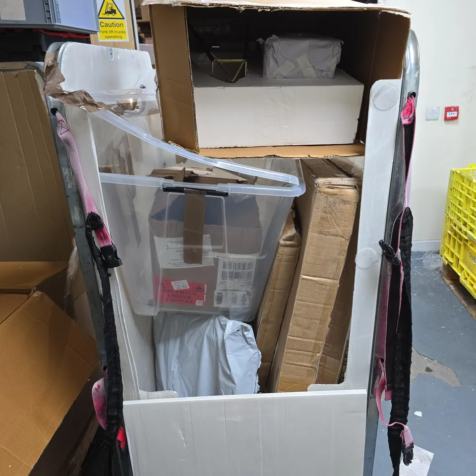 CAGE OF APPROXIMATELY 8 ASSORTED HOUSEHOLD ITEMS TO INCLUDE VARIOUS MIRRORS