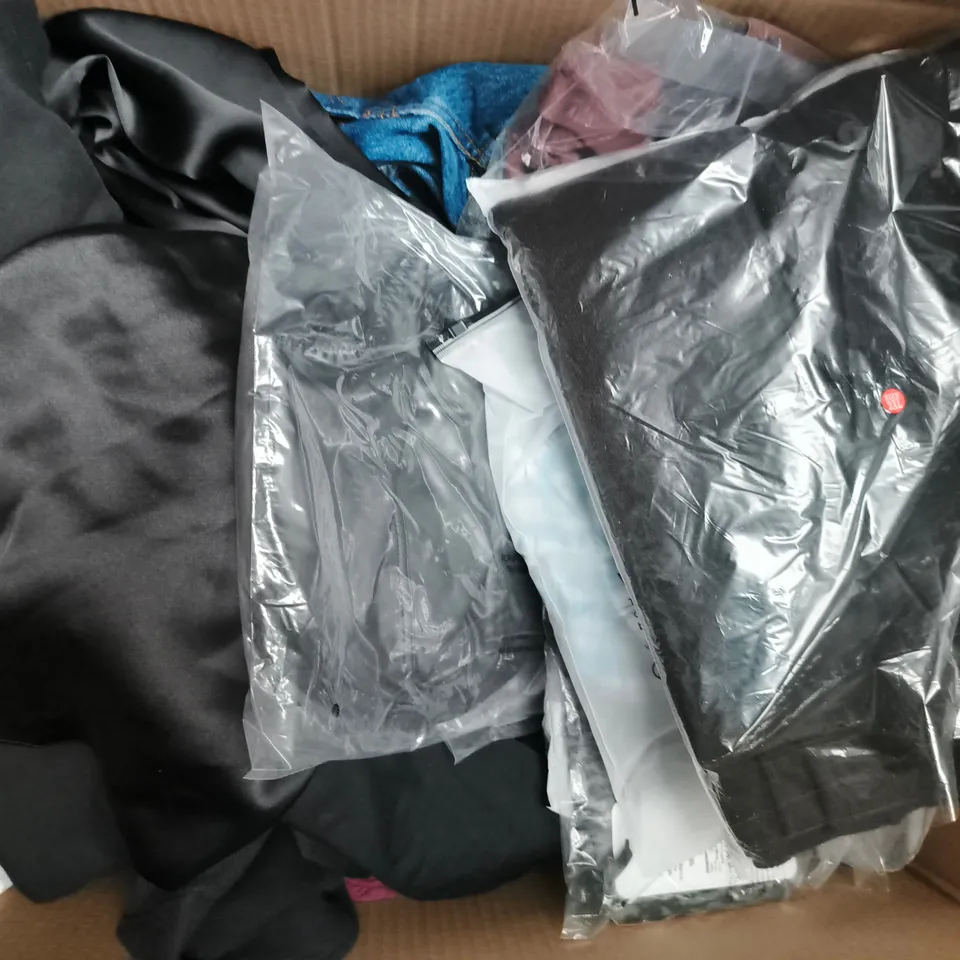 APPROXIMATELY 20 ASSORTED CLOTHING AND FASHION PRODUCTS IN VARIOUS STYLES AND SIZES - COLLECTION ONLY