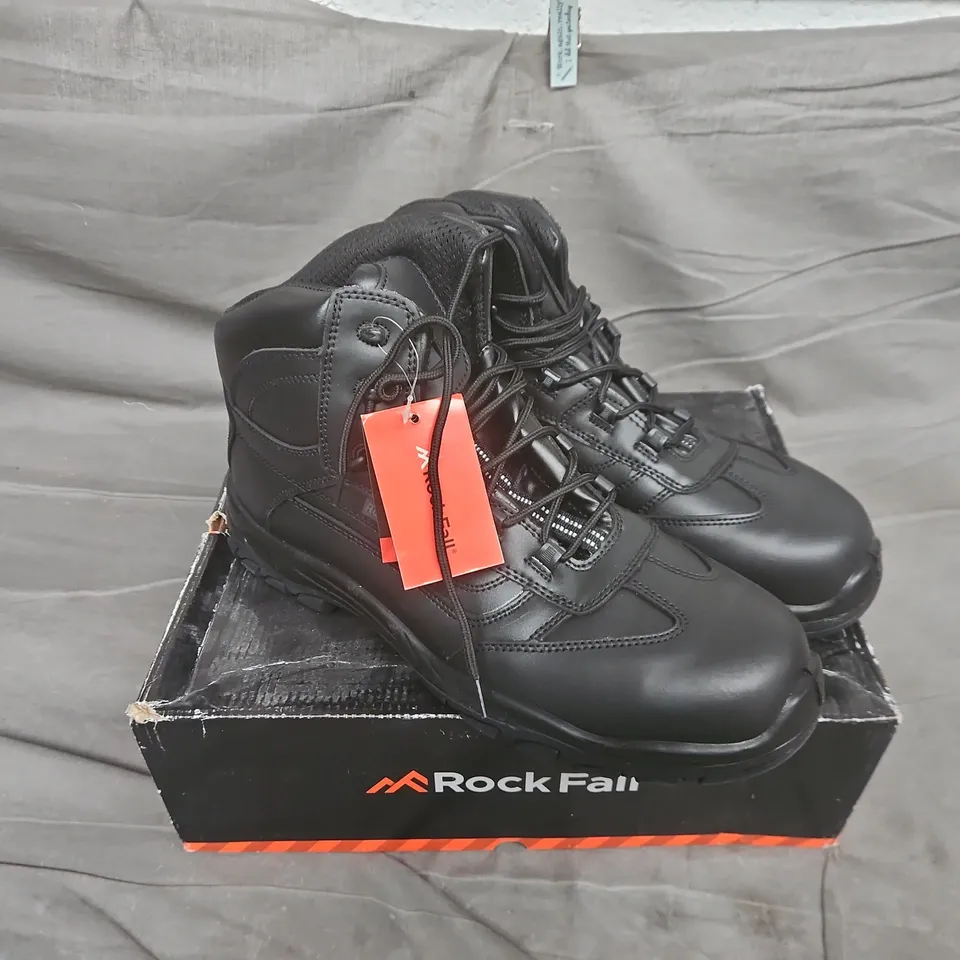 BOXED PAIR OF ROCKFALL TC340 DAKOTA LIGHTWEIGHT SAFETY BOOTS IN BLACK - UK 14