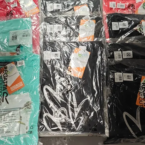 LOT OF 15 ASSORTED BRAND NEW REGATTA T-SHIRTS & IN VARIOUS STYLES, COLOURS AND SIZES