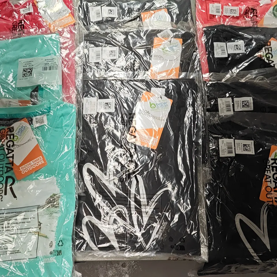 LOT OF 15 ASSORTED BRAND NEW REGATTA T-SHIRTS & IN VARIOUS STYLES, COLOURS AND SIZES