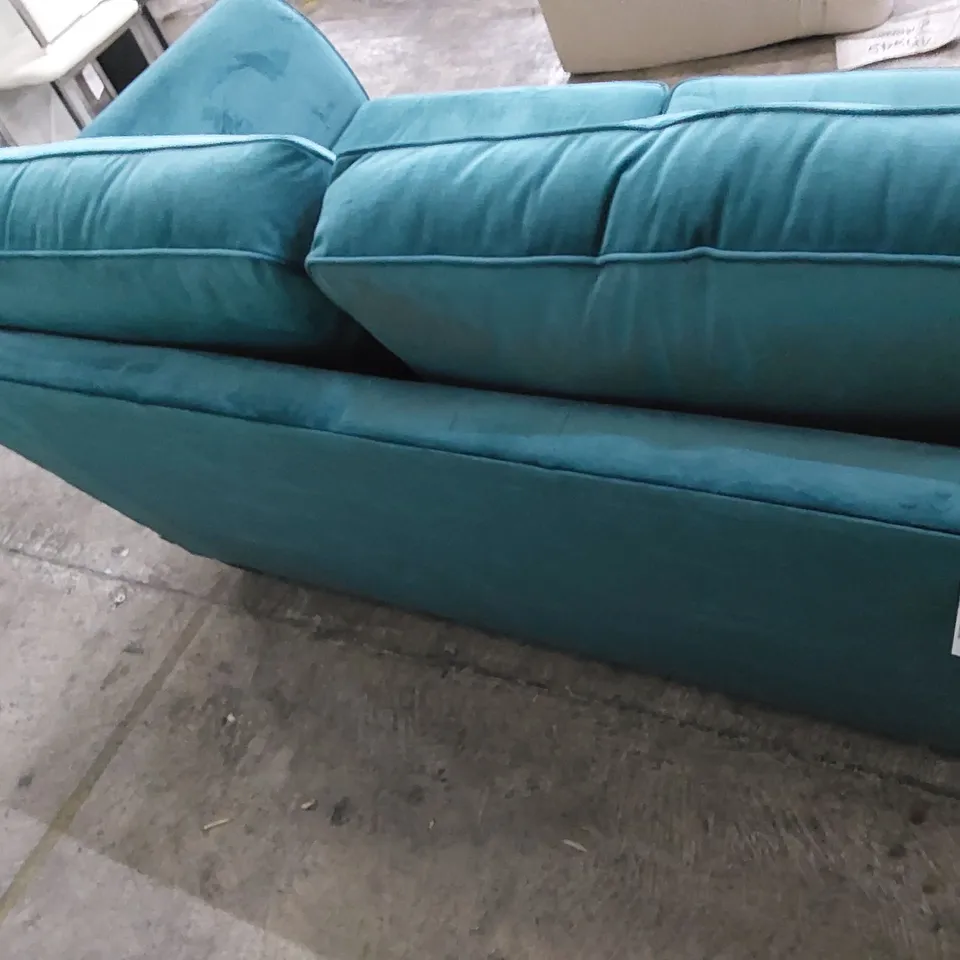 DESIGNER 2 PIECE SOFA WITH WOODEN FEET IN TEAL 