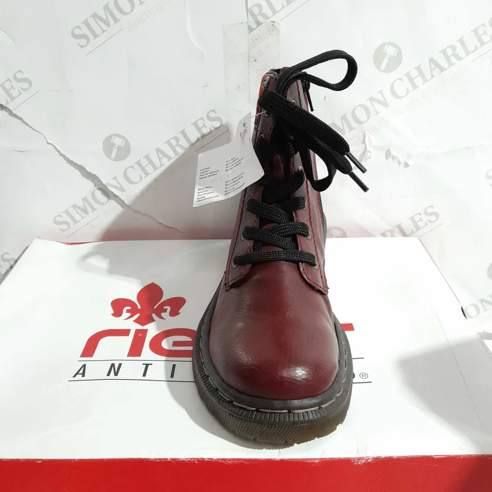 RIEKER RED INTEREST COLOUR BOOT SIZE 4 - BOXED 